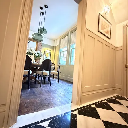 The Townhouse بيت للعطل