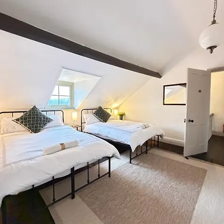 The Townhouse * سولتبرن باي ذا سي