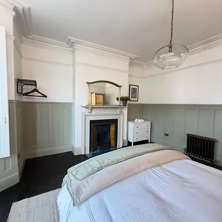The Townhouse * سولتبرن باي ذا سي